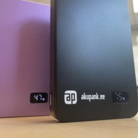 ”F20 10k” (10000 mAh) kellon latauksella